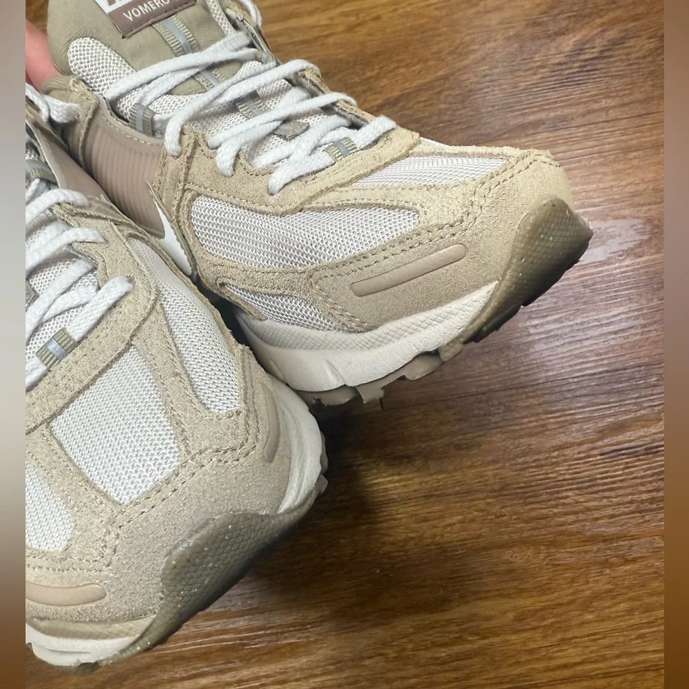 NIKE Zoom Vomero 5 Men’s 8.5/ Women’s 10 - Picture 5 of 9